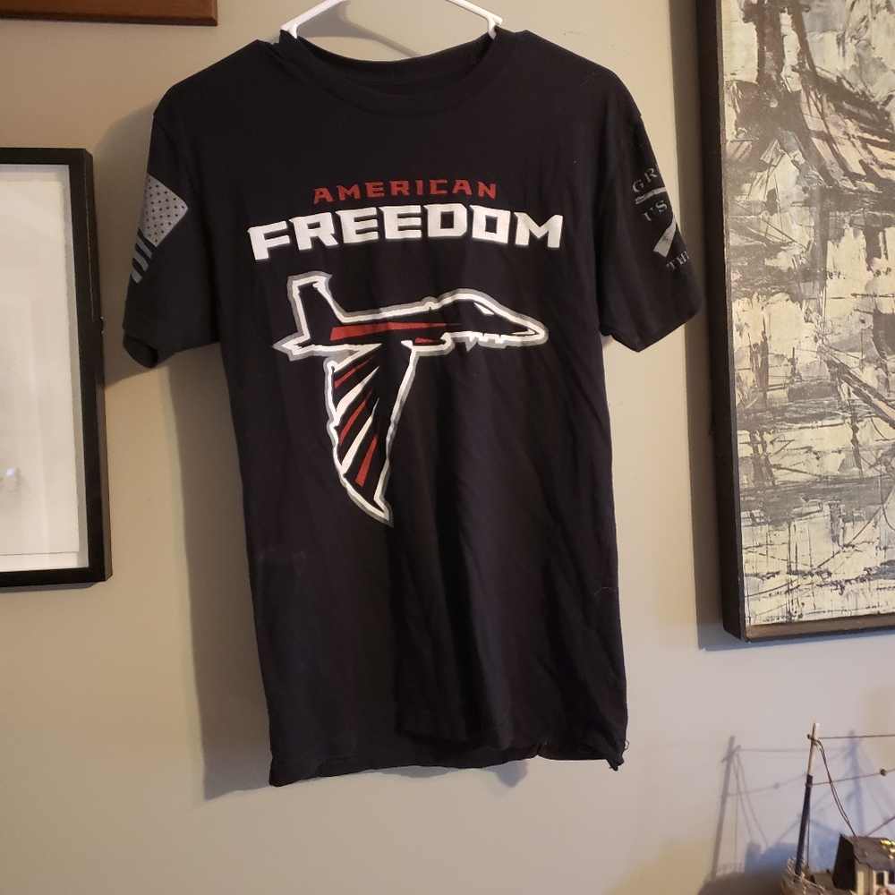 Grunt style mens small Atlanta falcons tee